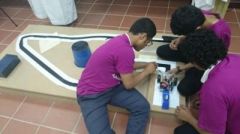 طلاب سعوديون يبتكرون سيارة إطفاء قادرة على تسلق المباني والقفز