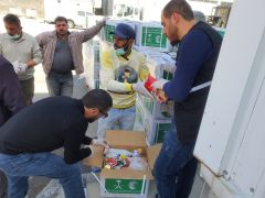 مركز #الملك_سلمان يواصل تقديم السلال الغذائية في #الأردن