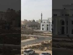 فيديو مؤثر.. مؤذن بالكويت يغالب دموعه وهو يردد “صلوا في رحالكم”