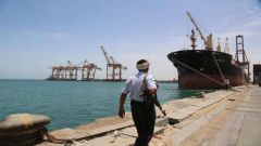 مليشيا الحوثي تحتجز ٨٨ سفينة إغاثية وتجارية