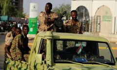 جندي سوداني يقتل مواطنين كسرا حظر التجول