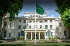 السفارة السعودية في لندن تدعو المواطنين لتوخي الحيطة